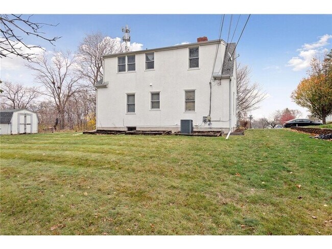 Building Photo - 903 Manomin Ave