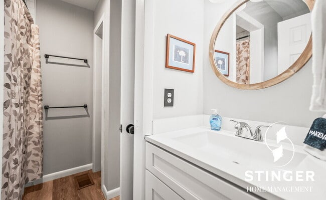 Building Photo - 907 Belleview Cir W