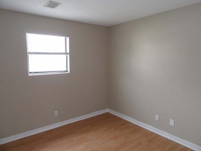 Building Photo - 35 Ashwood Ct