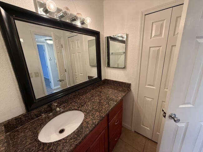 Building Photo - Adorable 1 Bed 1 Bath Winter Park Condo