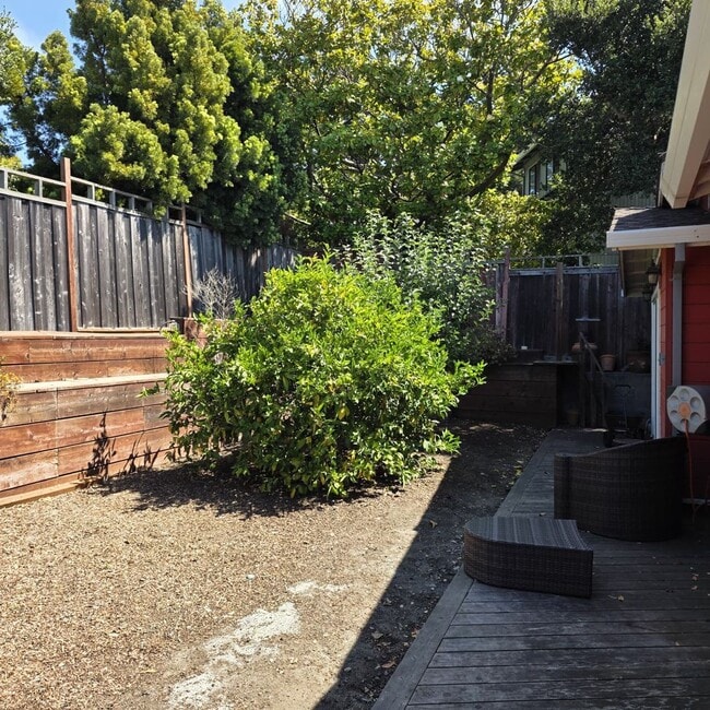 Building Photo - Beautiful Four bedroom, Two bathroom house...