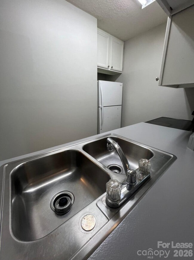 Building Photo - 8014 Pleasant Grove Rd