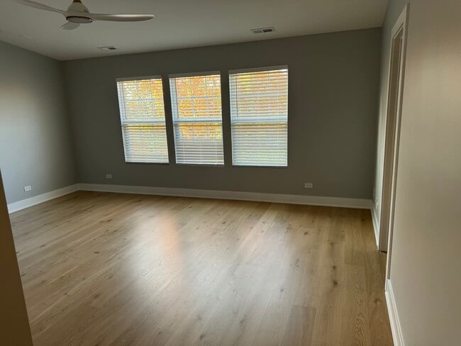 Building Photo - 2635 Loren Ln