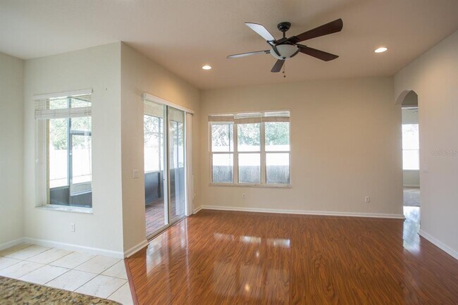 Building Photo - 3876 Shoreview Dr