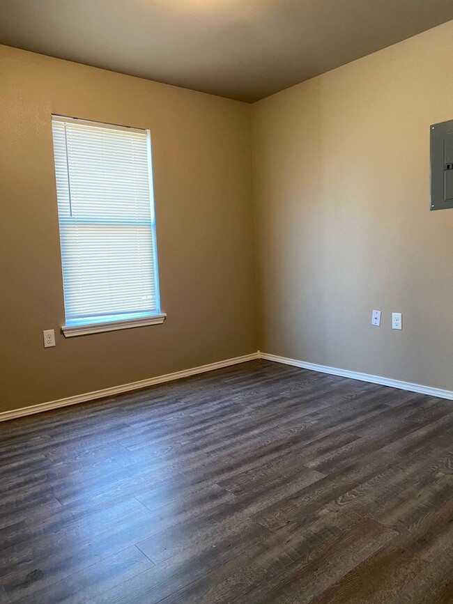 Building Photo - 7401 Waco Ave