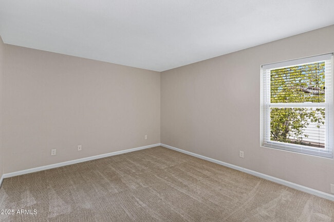 Building Photo - 6503 N 10th Pl