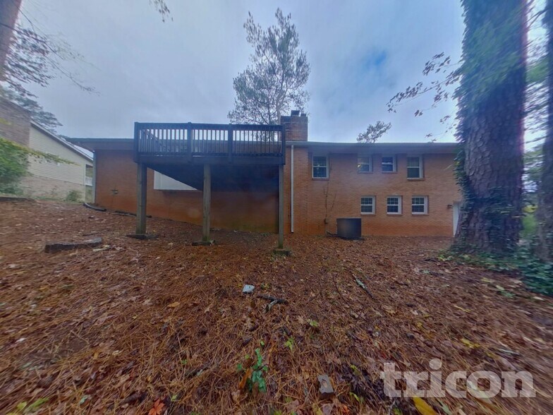 Building Photo - 4110 Jeffrey Dr SW