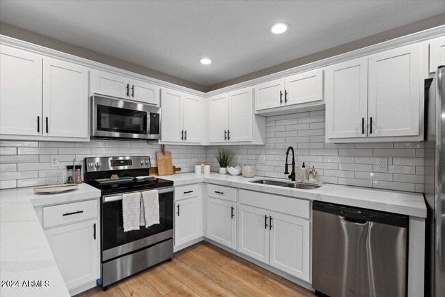 Building Photo - 15050 N Thompson Peak Pkwy