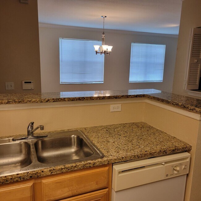 Building Photo - Annual, Unfurnished, ground floor remodeled condo in gated community downtown Sarasota.