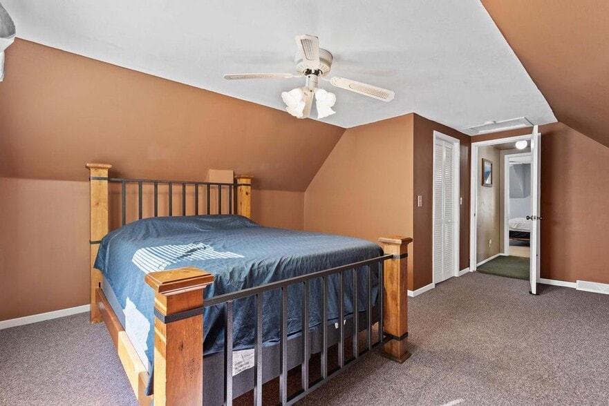 Building Photo - 1025 W 8th St