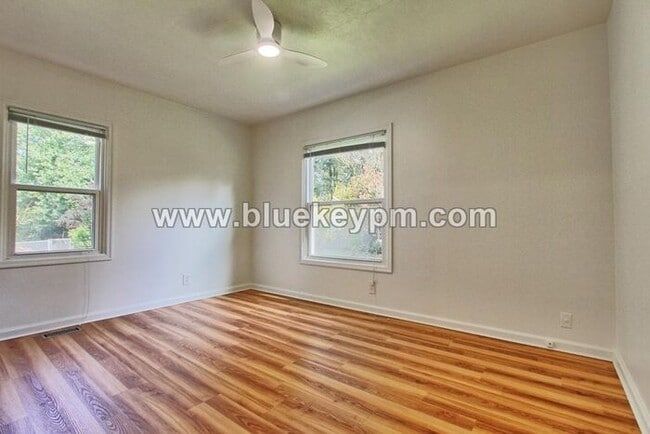 Building Photo - 4 Bedroom, 2 Bath Home with Primary on Main Floor, Basement and Large Fenced Yard