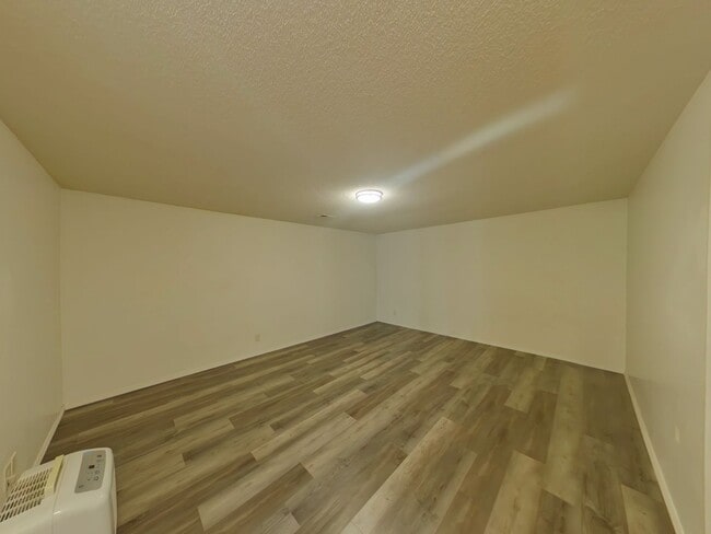 Building Photo - 804 N Longview Ct
