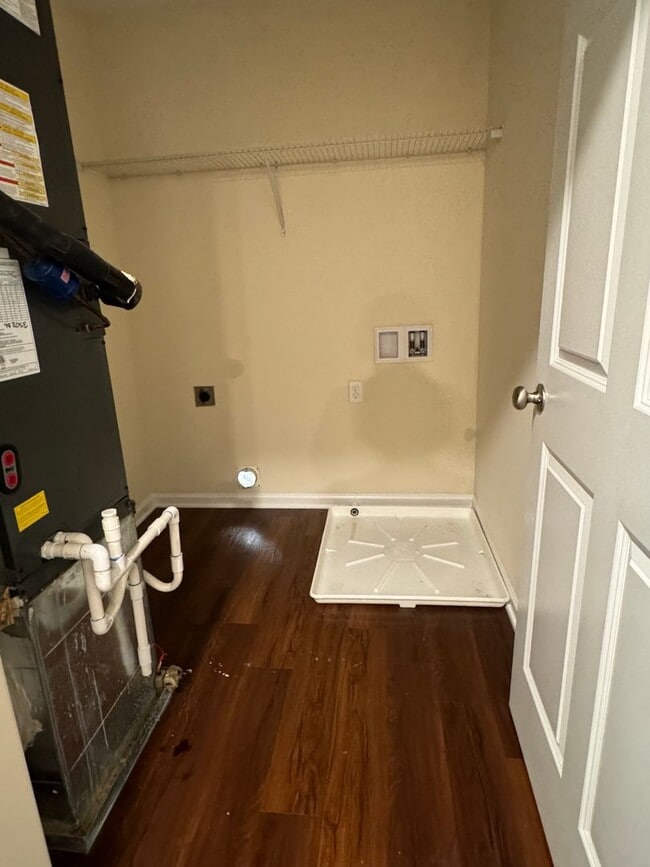 Building Photo - 32 Amber Dr