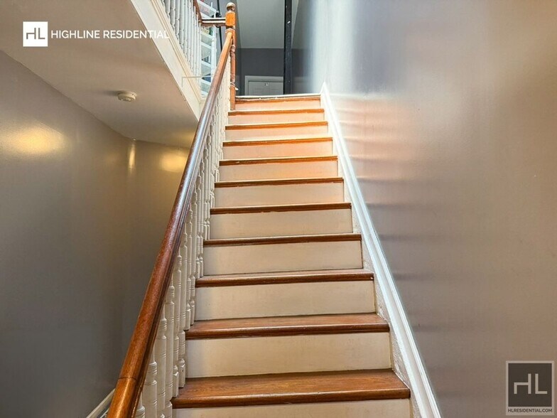 Building Photo - 11 St @ 34th Ave