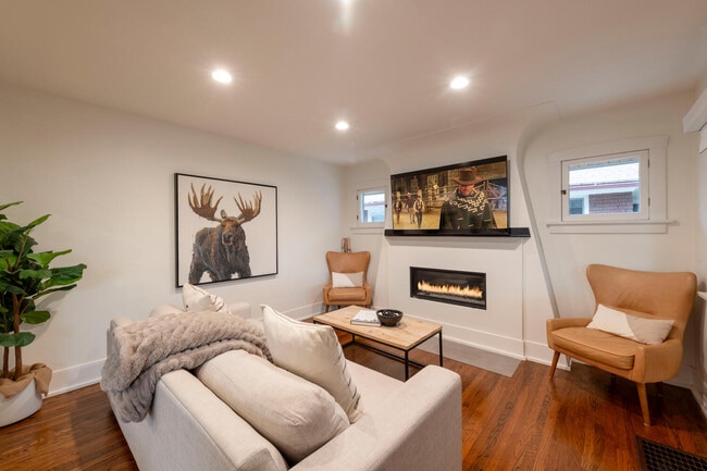 Building Photo - 1139 E Sherman Ave