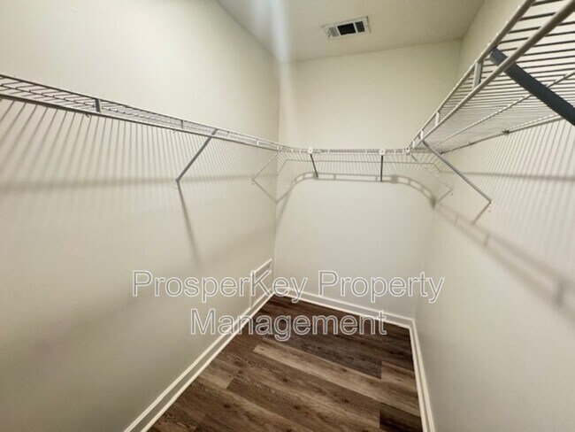 Building Photo - 5710 August Ave