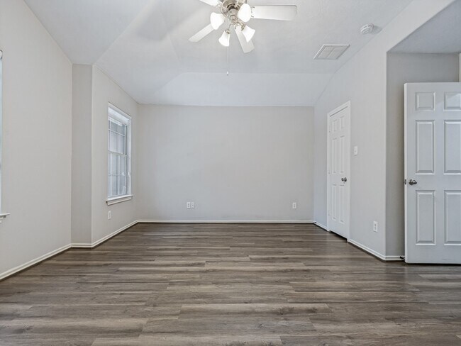 Building Photo - 151 N Burberry Park Cir