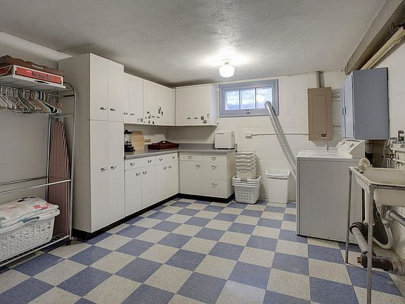 Building Photo - "Charming 3-Bed Home with Granite Elegance...