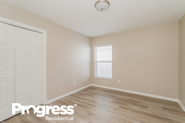 Building Photo - 411 Sand Ridge Dr