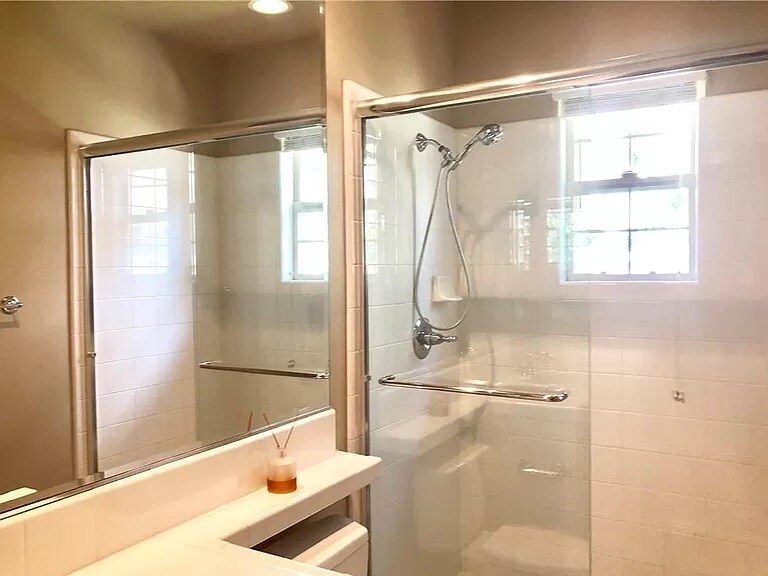 Building Photo - 16 Via Soria