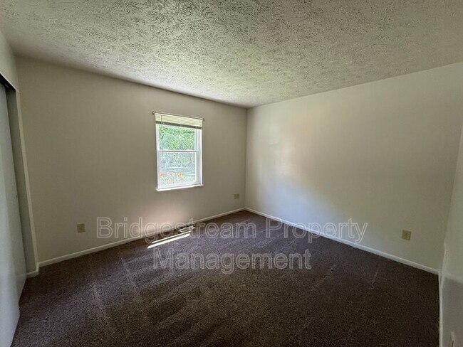 Building Photo - 3001 Idylwilde Blvd