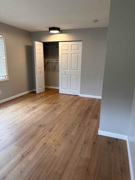Building Photo - 428 Arion St E