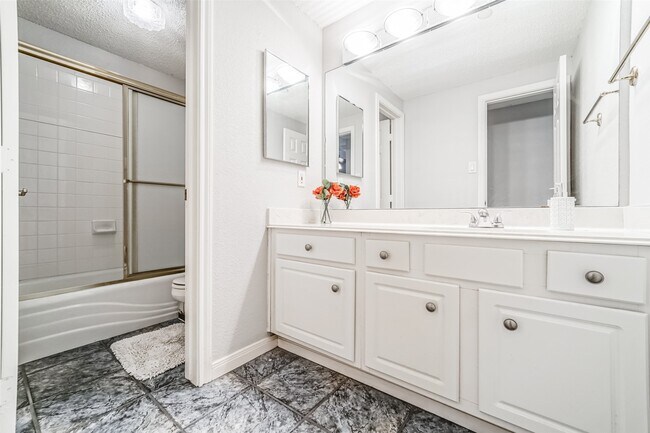 Building Photo - 351 Lakeside Ln