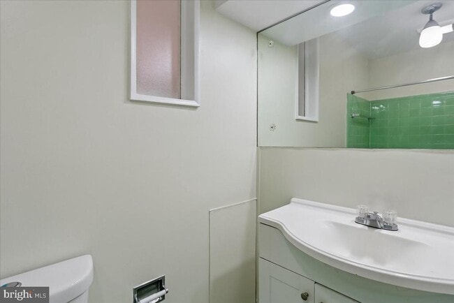 Building Photo - 901 Kenbrook Dr