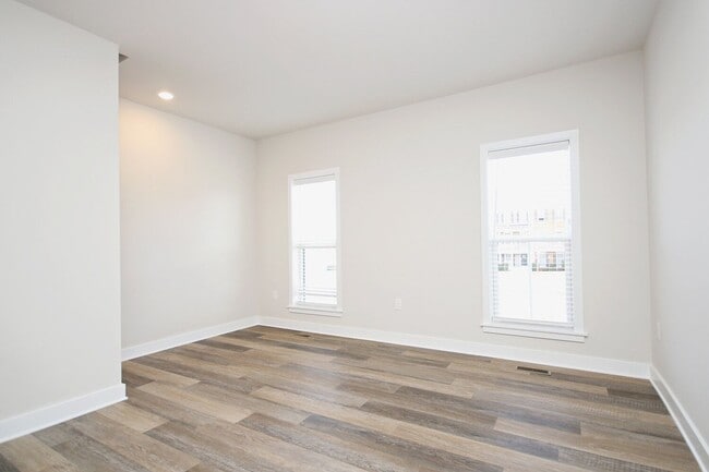 Building Photo - Beautiful Old Trail Townhome