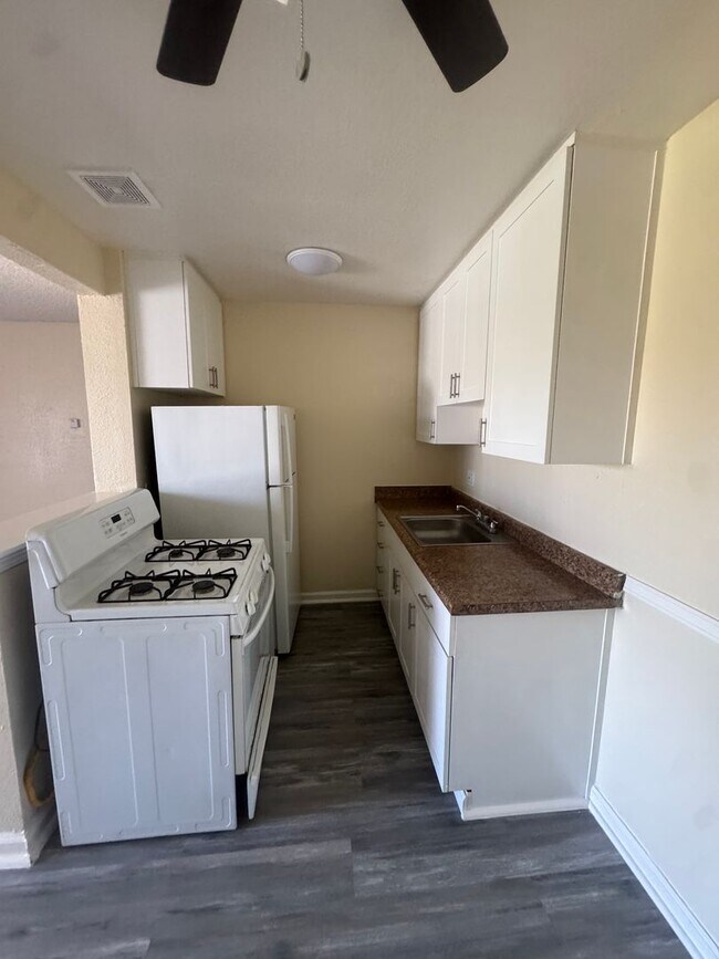 Building Photo - Welcome to SkyView Villa & Somerset Apartm...