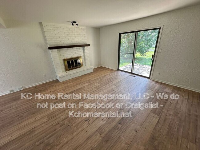 Building Photo - 3870 SW Harbor Dr