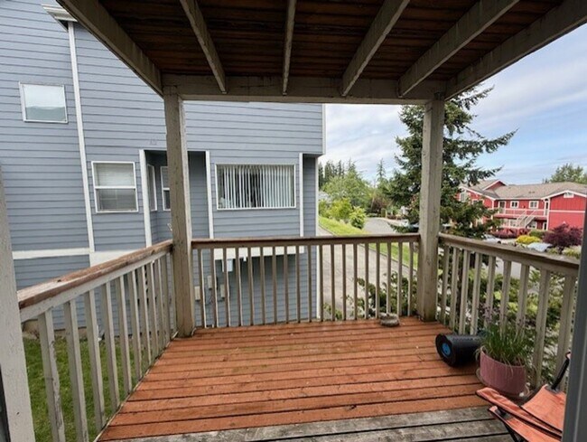 Building Photo - 811 Blueberry Ln
