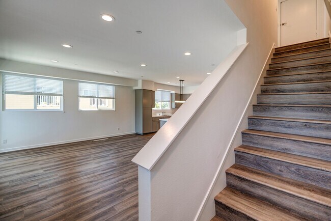 Building Photo - Luxury Penthouse Condo With Ocean Views in Ventura!