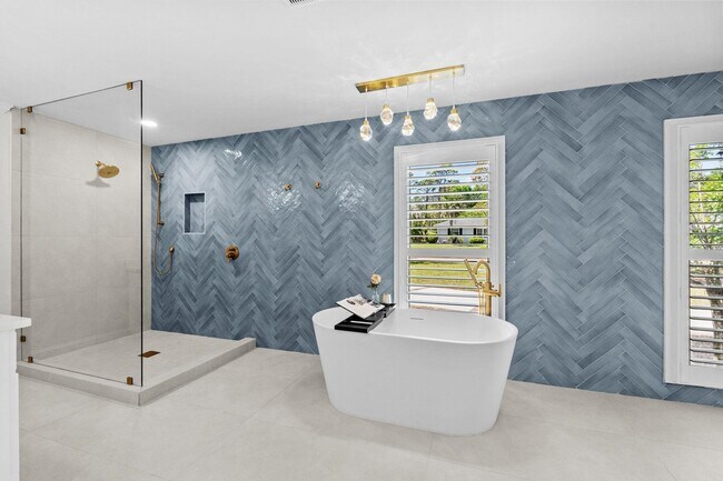 Building Photo - 5704 Woodside Ave