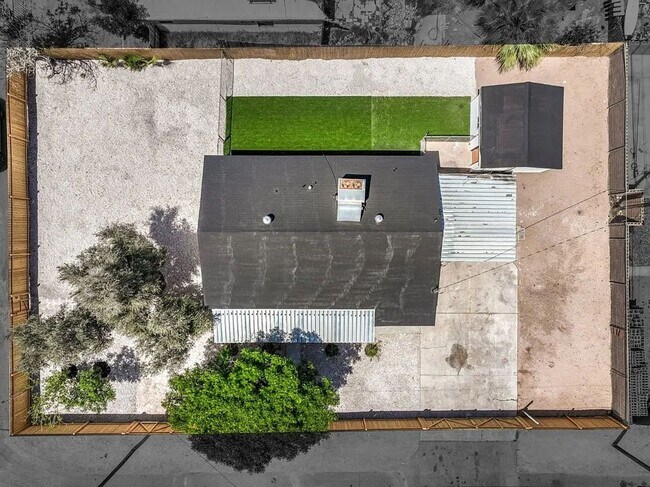 Building Photo - 1150 June Ave