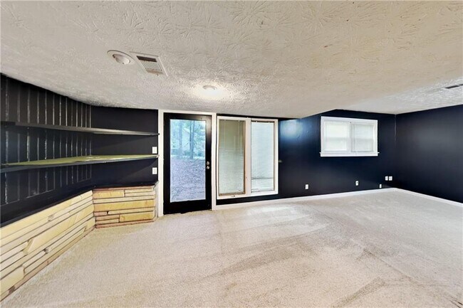 Building Photo - 4579 N Woodlake Ln SE