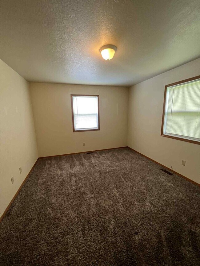 Building Photo - 1162-1164 E Sunrise Dr