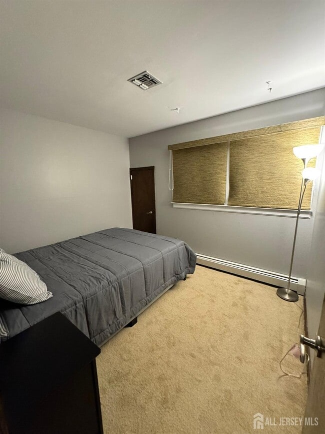 Building Photo - 123 W Kelly St