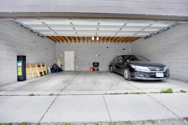 Building Photo - 4352 S Oakenwald Ave