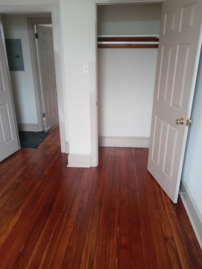 Building Photo - 3874 Lancaster Ave