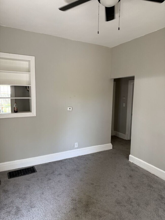 Building Photo - Adorable 2BR/1BA house