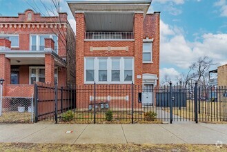 Building Photo - 172 N La Crosse Ave