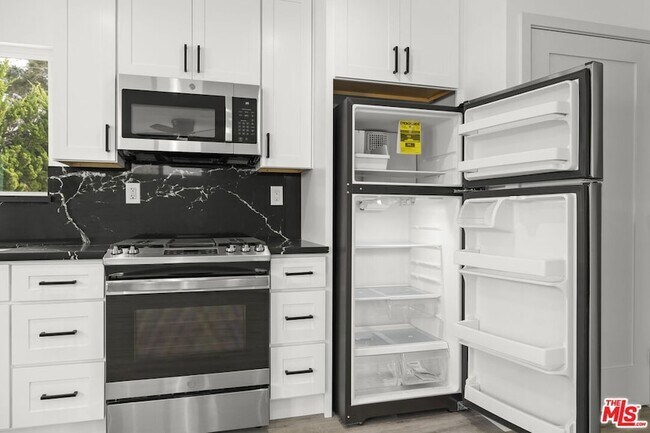 Building Photo - 1051 Gill Ave