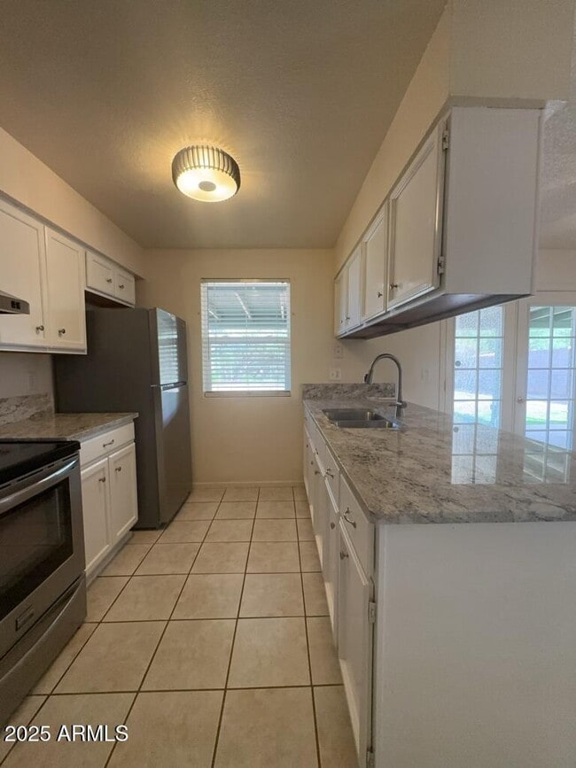 Building Photo - 5030 E Evergreen Dr