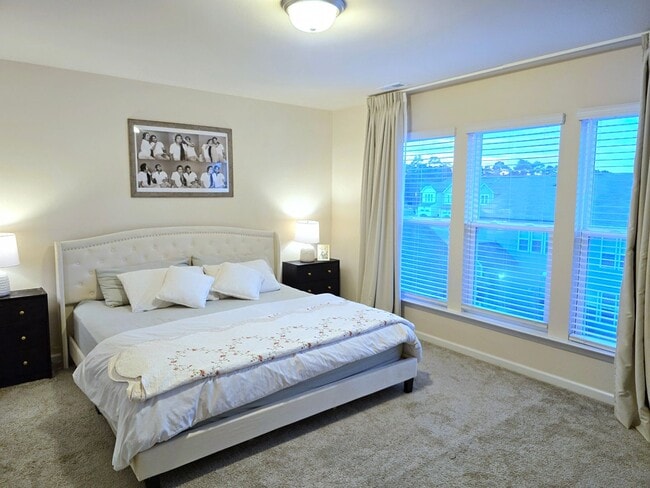 Building Photo - Spacious 3-Bed / 2.5-Bath Townhome near RTP! FREE TV & INTERNET! Reverse Osmosis Purification Sys...