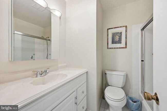 Building Photo - 1721 University Blvd W