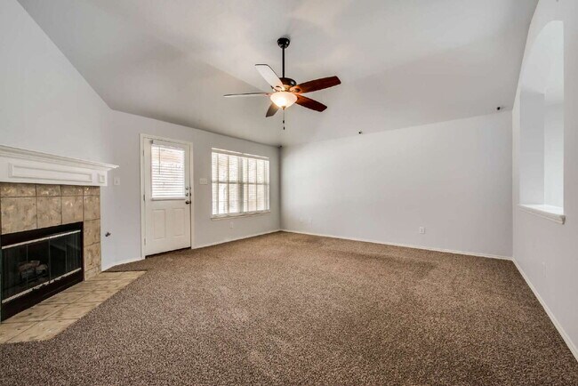 Building Photo - Gorgeous 3 Bed, 2 full bath gem located in the heart of the sought-after Chadwick Farms