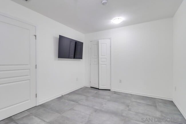 Building Photo - 300 W Beech St