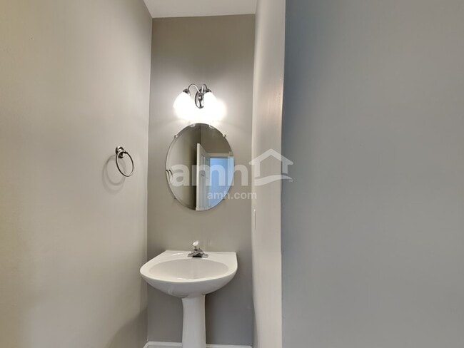 Building Photo - 102 Chambliss Ct