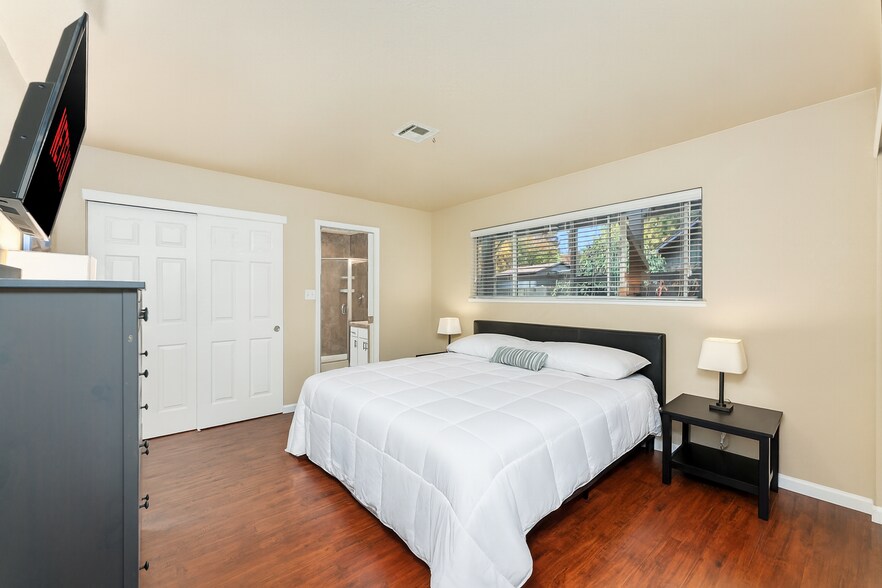 Building Photo - 154 Baxter Ave